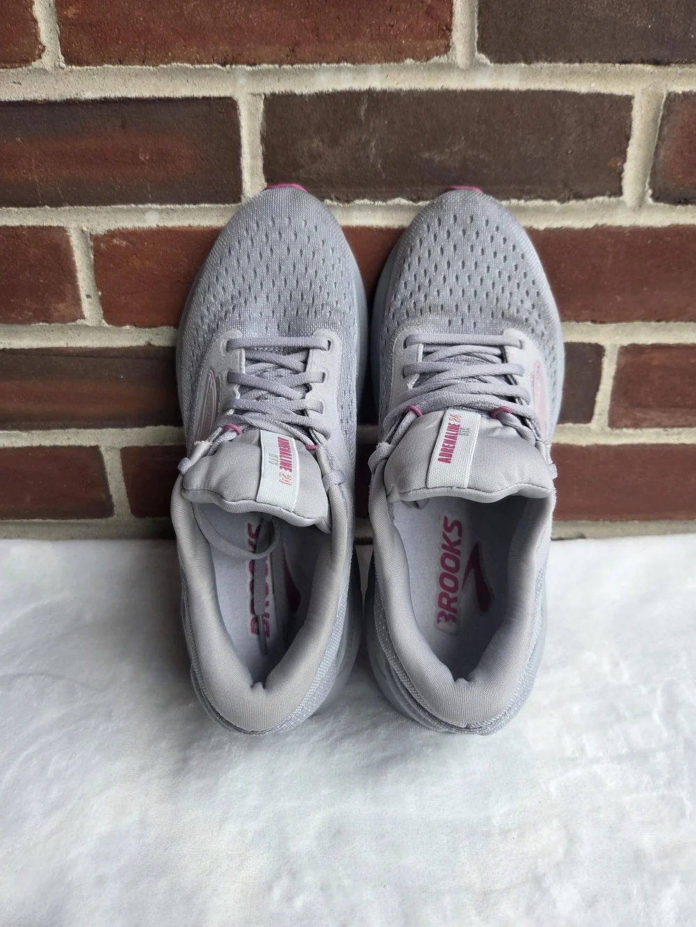 Brooks Adrenaline GTS 24 Gray Pink Running Shoes Women's Size 9 B Stability